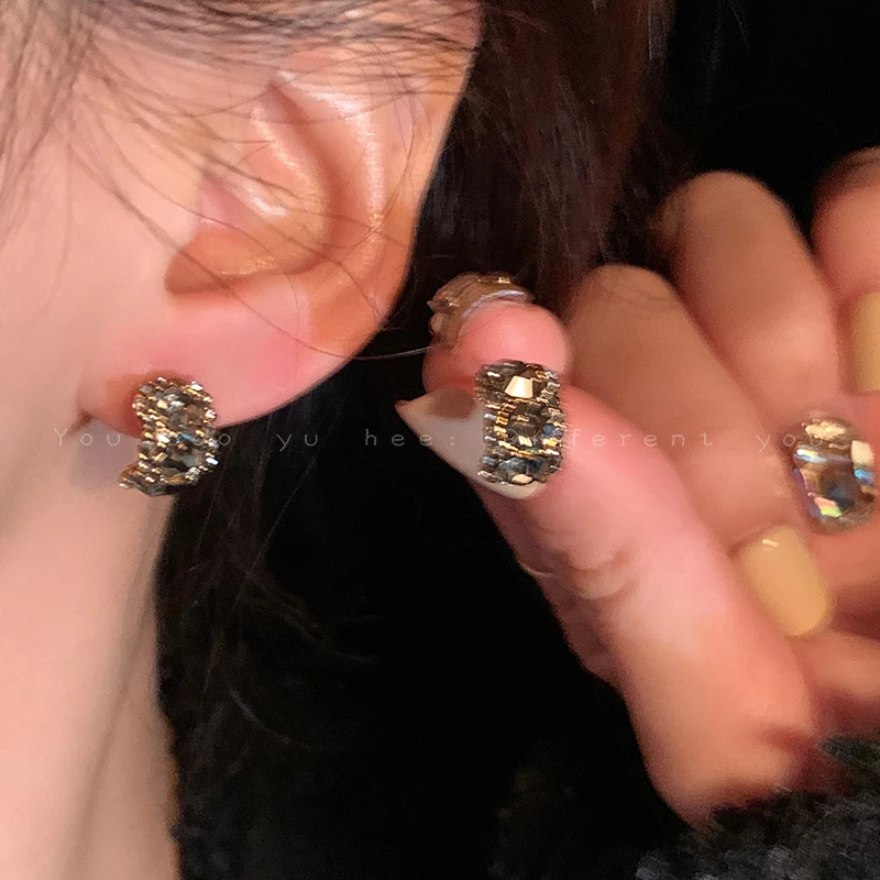 铜合金合成锆石耳饰 黑色锆石耳钉女ins小众轻奢高级感洋气耳环51