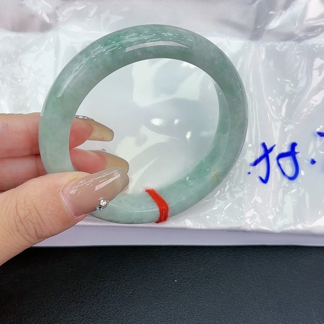 翡翠手镯未镶嵌天然手镯