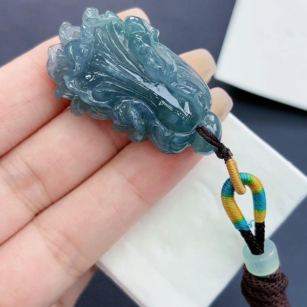 翡翠颈饰未镶嵌白菜