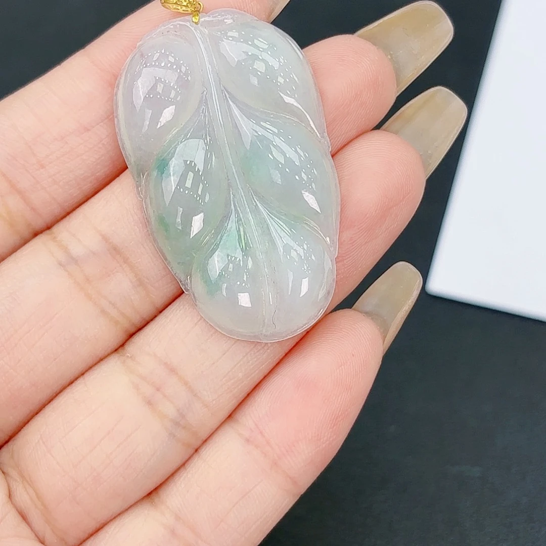 翡翠颈饰18K金镶嵌叶子