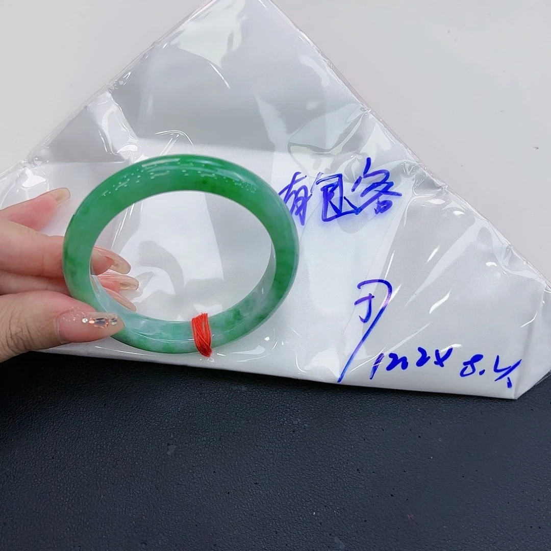 翡翠手镯未镶嵌天然翡翠手镯