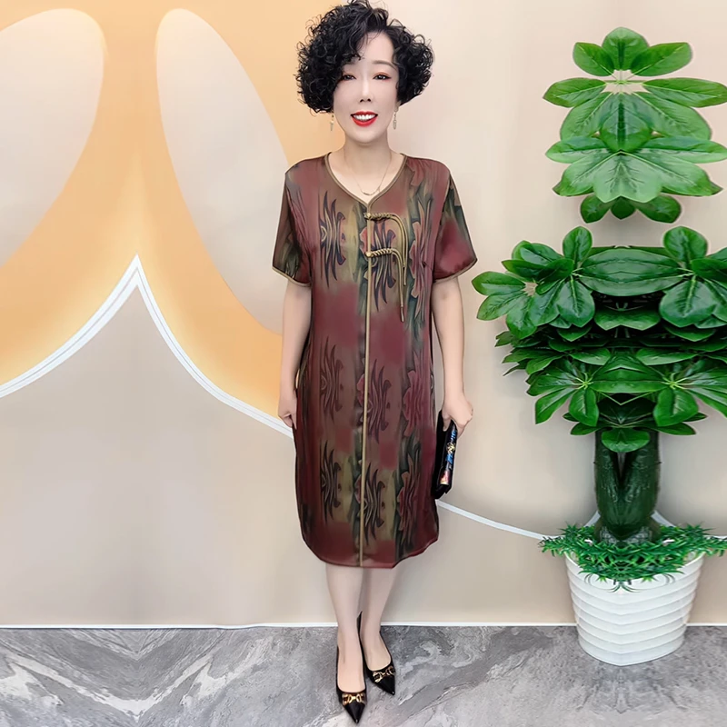 夏季中老年连衣裙短袖复古百搭时尚新款妈妈洋气V领宽松休闲裙子