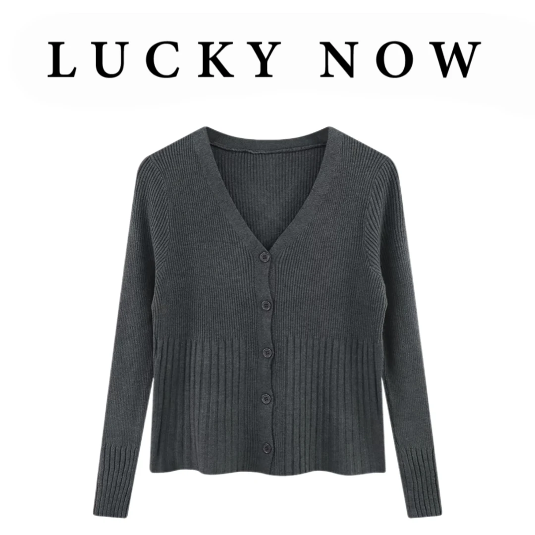 Lucky now · 灰色V领针织衫内搭修身显瘦收腰软糯长袖打底衫
