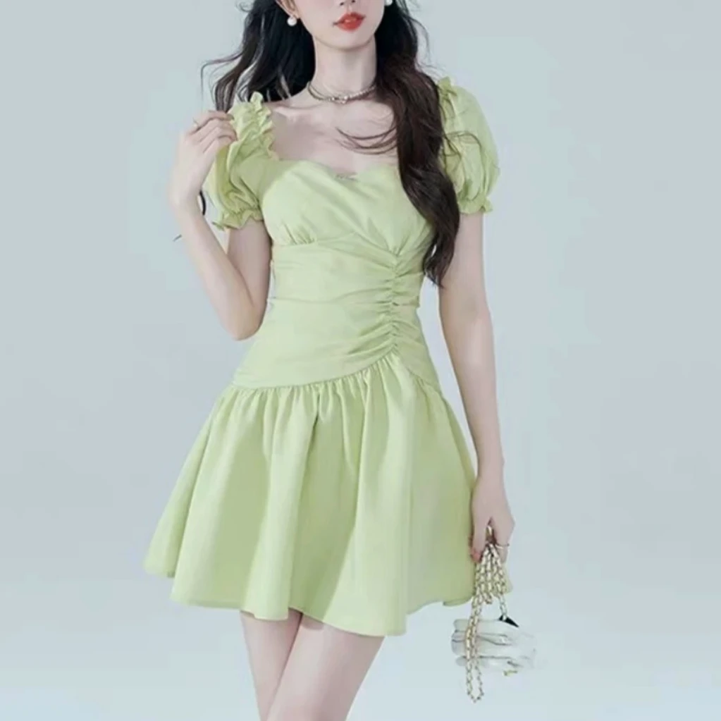 夏季高级感法式富家千金绿色方领短袖连衣裙女褶皱收腰荷叶边裙子
