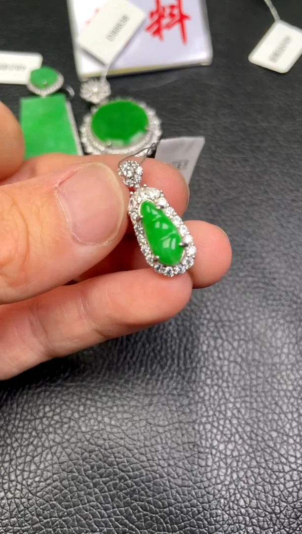 【闪购商品】翡翠吊坠(不含链)银S925镶嵌翡翠