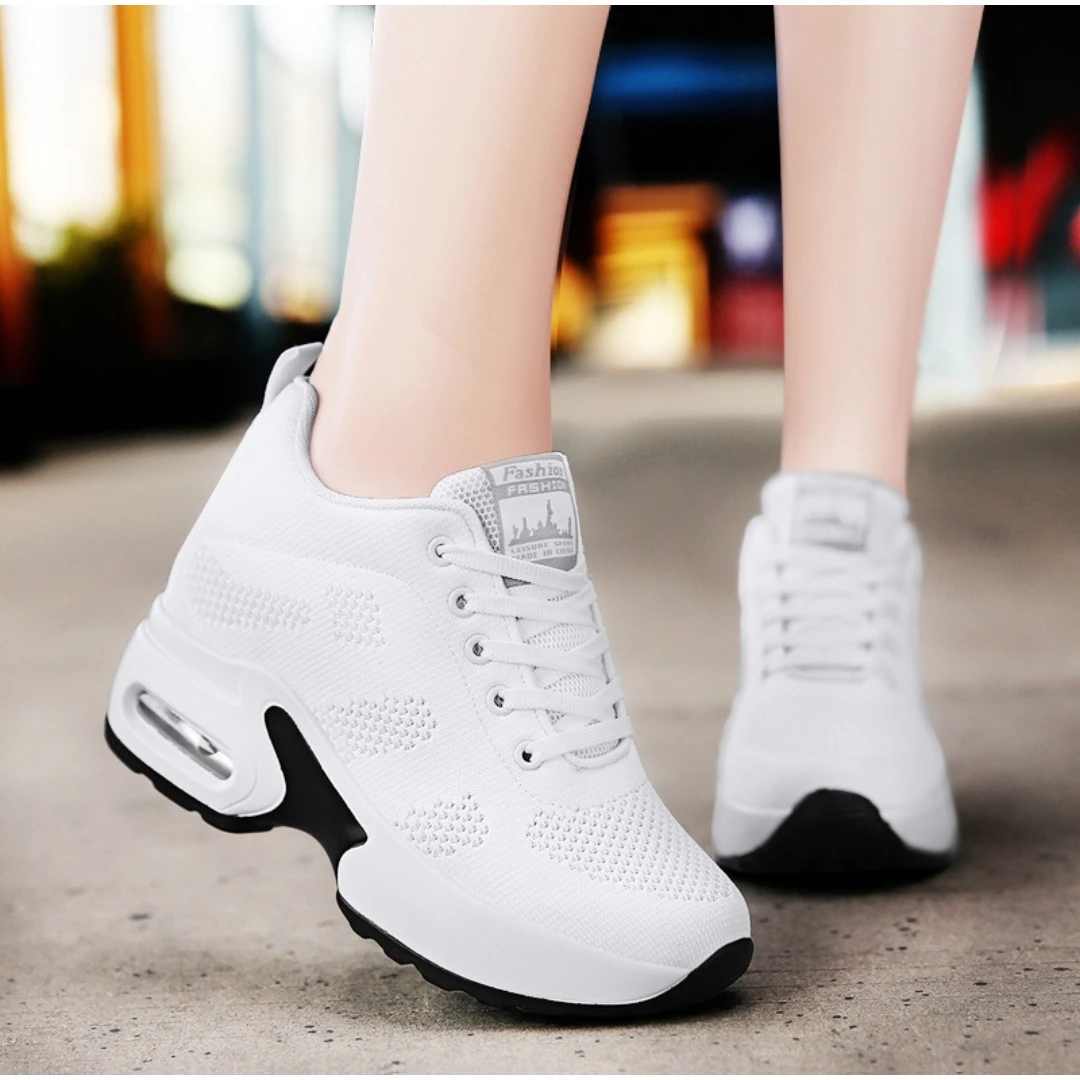 佳木斯健身操运动休闲内增高四季款女鞋透气厚底百搭白色运动鞋