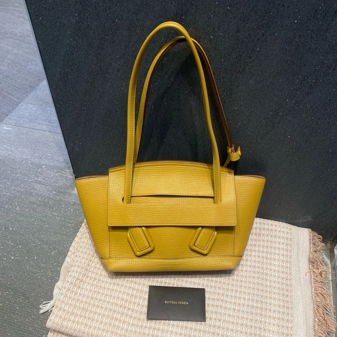 95新 BOTTEGA VENETA/葆蝶家 姜黄色Arco单肩包