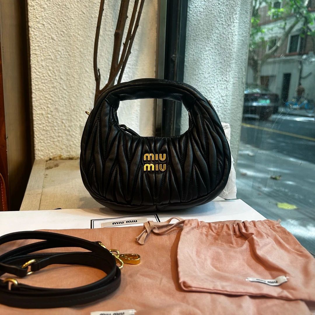 99新 MIU MIU/缪缪 黑金褶皱wander hobo手提斜挎包