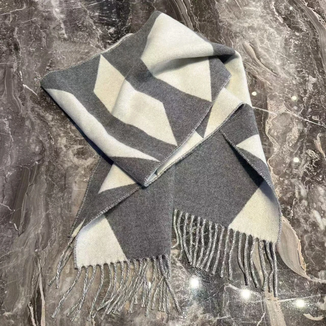 99新 Hermes/爱马仕 灰拼白 几何图案 羊绒围巾