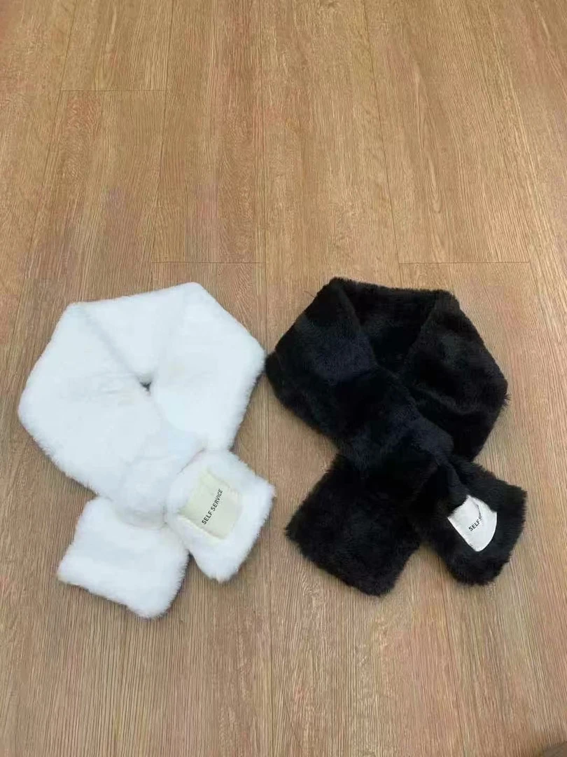 秋冬毛绒混色黑白保暖围巾围脖