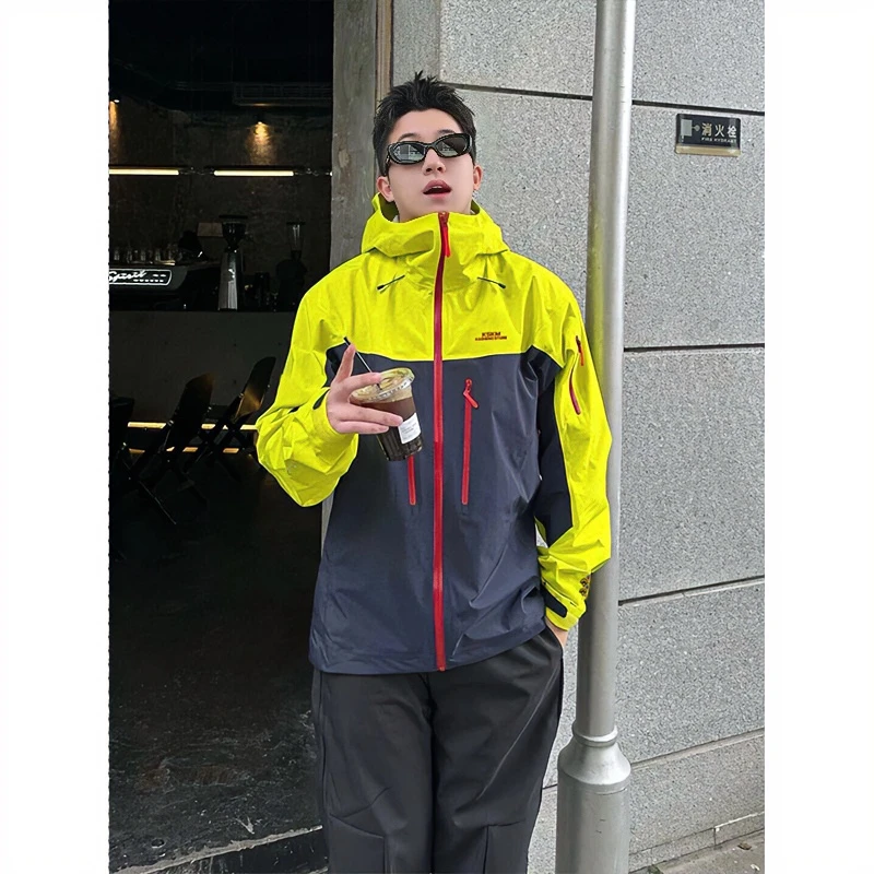 临典龙年限定荧光绿冲锋衣款外套男女2025春秋三合一防水登山服