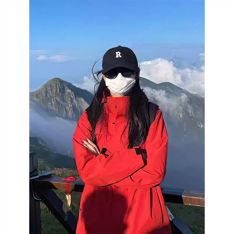 临典红色冲锋衣外套女2025早秋新款三合一防风加厚户外情侣登山服