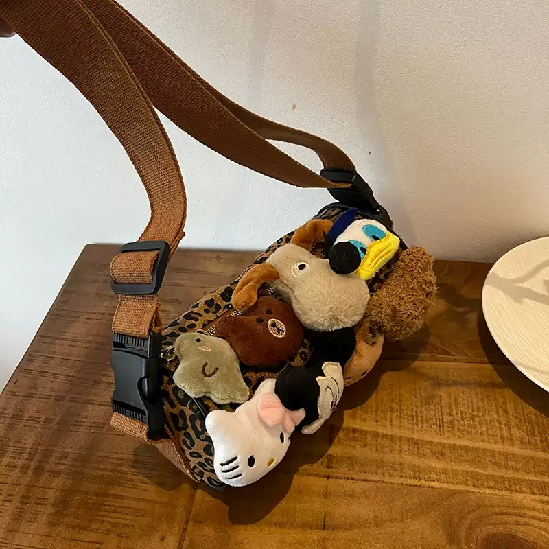 高级感小众豹纹包包女秋冬季2024新款斜挎痛包爆款女士休闲圆筒包