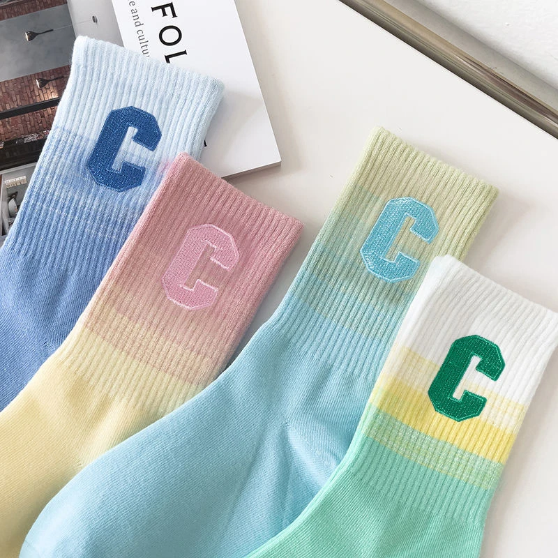 渐变色袜子女中筒袜春秋薄款ins潮百搭字母C网红外穿个性运动潮袜