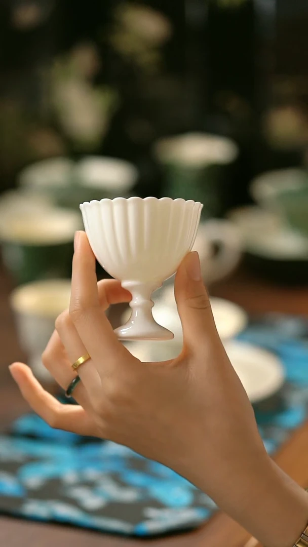 【闪购商品】瓜棱白瓷高足杯哈哈