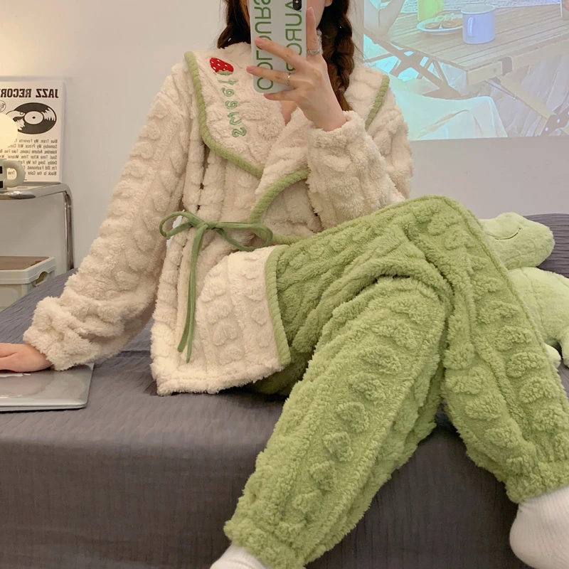 新款玫瑰绒加厚加绒月子服高领纽扣大码冬季产后孕妇睡衣女套装