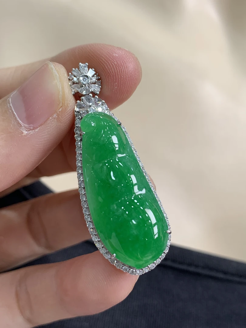 18 K镶嵌翡翠豆子