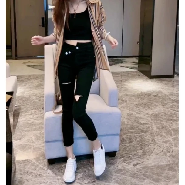 高腰紧身破洞黑色牛仔裤女2024年新款修身小脚裤显瘦九分铅笔裤子