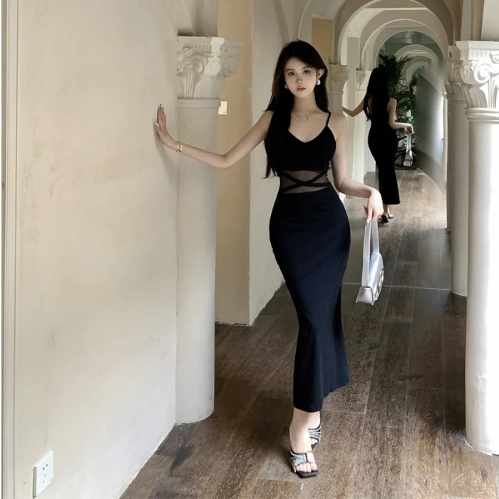 夏天新款连衣裙拼接网纱收腰黑色吊带裙性感漂亮独特气质一步裙女