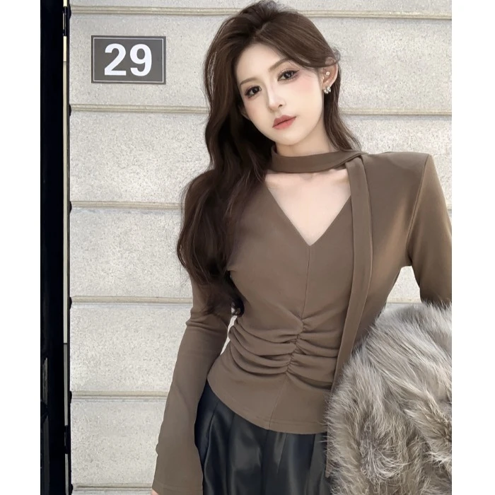 纯欲辣妹v领鱼骨上衣女秋冬高级感垫肩长袖t恤挂脖加绒打底衫内搭