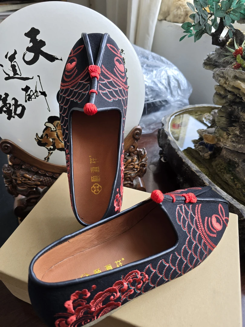 经典传统礼服呢绣鱼鹰嘴