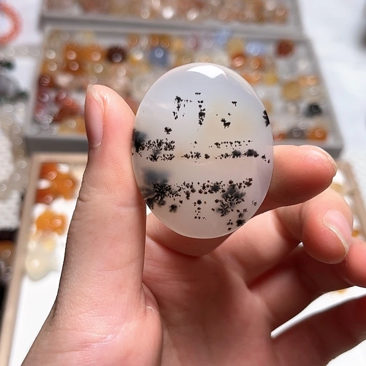 玛瑙/玉髓颈饰未镶嵌福**门