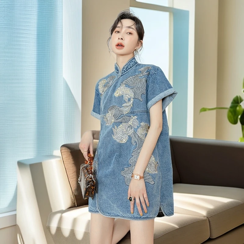 复古国风盘扣旗袍日常女设计感时髦新中式鲤鱼刺绣牛仔蓝色连衣裙