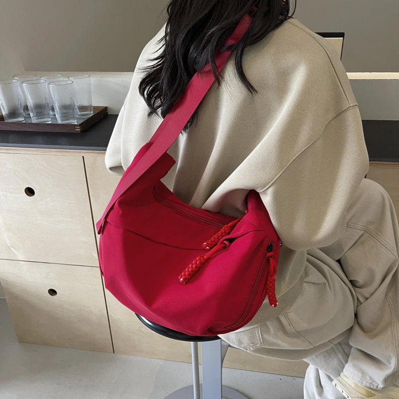 大容量秋冬防水时尚百搭小众洋尼龙休闲运动风单肩腋下斜挎包春夏