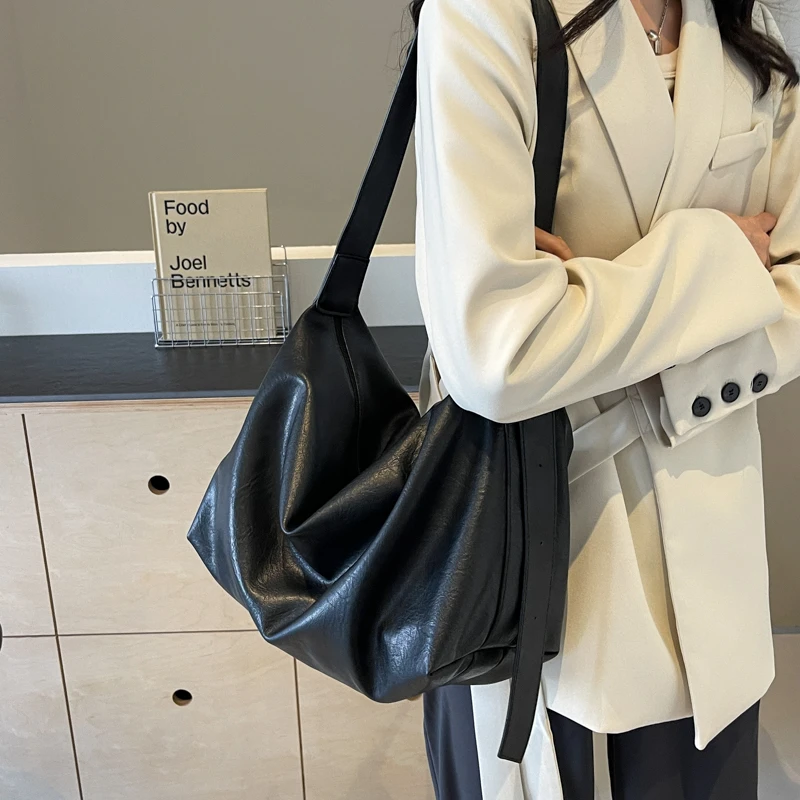 女式包包学生时尚百搭小众休闲网红单肩斜跨腋下春夏健身旅游包