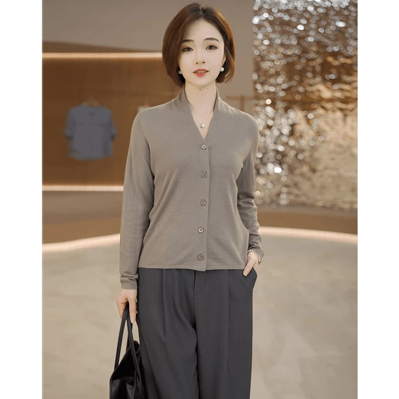 显瘦长袖V领上衣时尚减龄针织开衫秋冬轻奢气质纯色修身网红女976