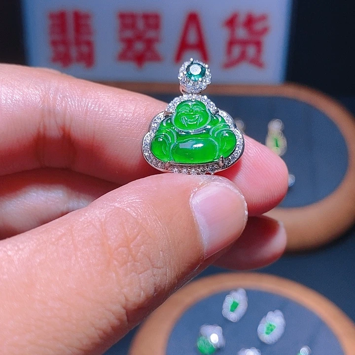 翡翠耳饰未镶嵌