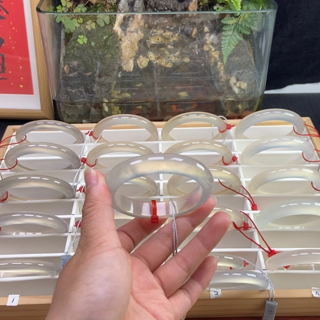 玛瑙/玉髓手镯未镶嵌纹理雾龙纹