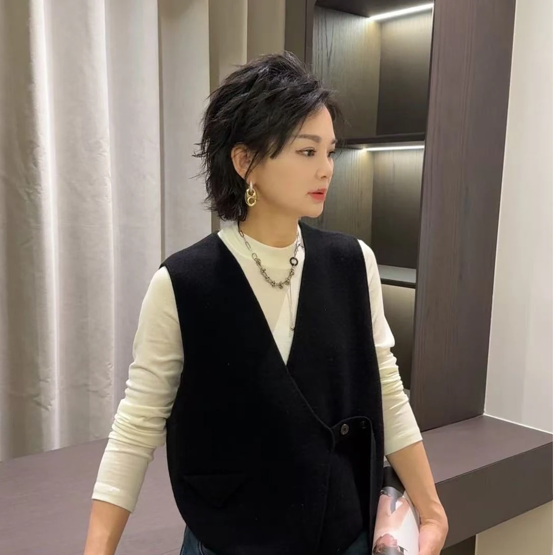 ZM24年冬季新款个性设计感V领单排扣无袖羊毛针织衫马甲背心