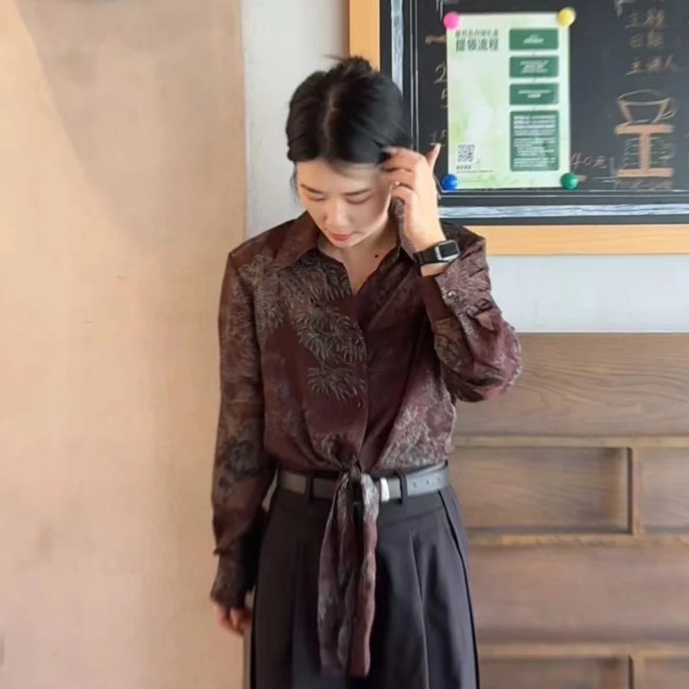 ZM2024秋季新款小翻领花朵图案系扣短款长袖时髦衬衫女（86020）