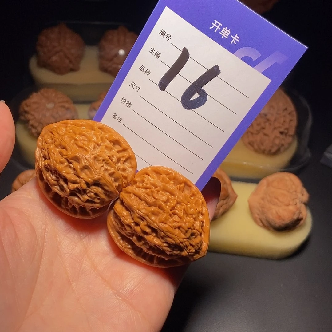 文玩核桃把件金牛