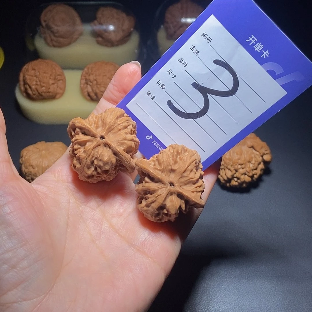 文玩核桃把件野狼全品