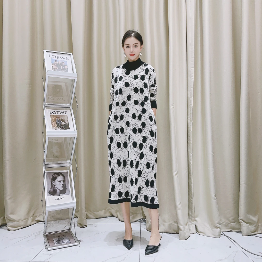 5785大小波点拼色气质设计师秋冬长款提花轻奢针织连衣裙