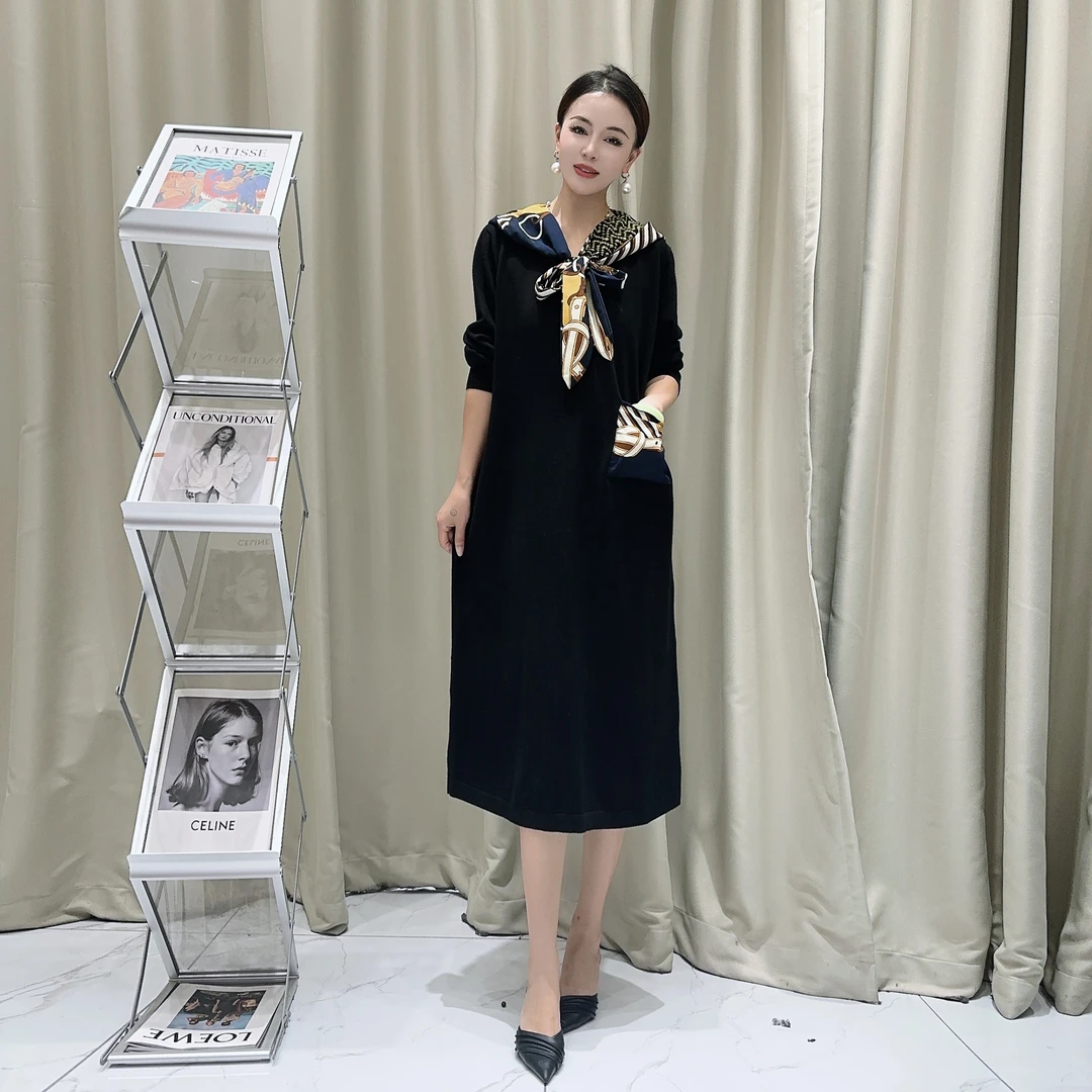 5414黑色连帽拼接气质设计师秋冬长款提花轻奢针织连衣裙