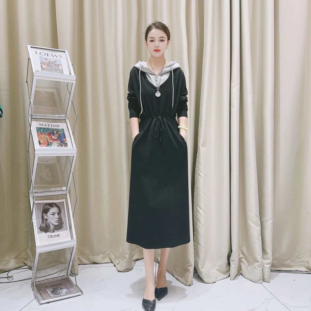 5723黑灰重工设计师秋冬长款提花轻奢针织带帽连衣裙