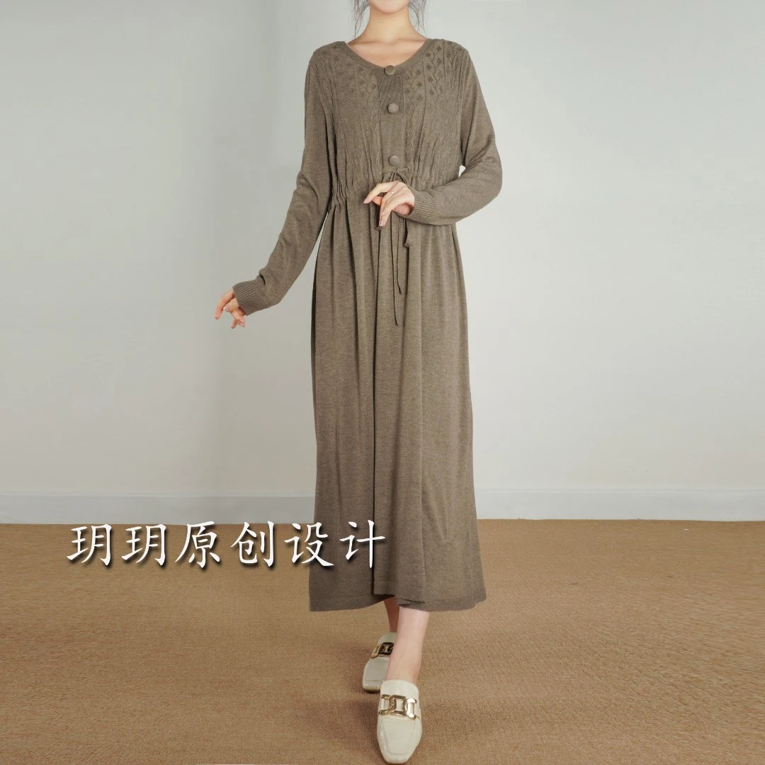 018卡其咖色时尚气质女士设计师秋冬长款圆领轻奢宽松针织连衣裙