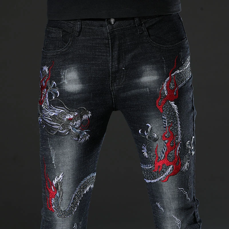 2025年新款刺绣牛仔裤男黑色修身小脚青年潮流弹力个性潮牌裤子男