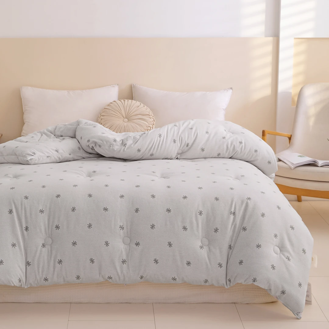 羽丝绒冬被特价，颜色随机