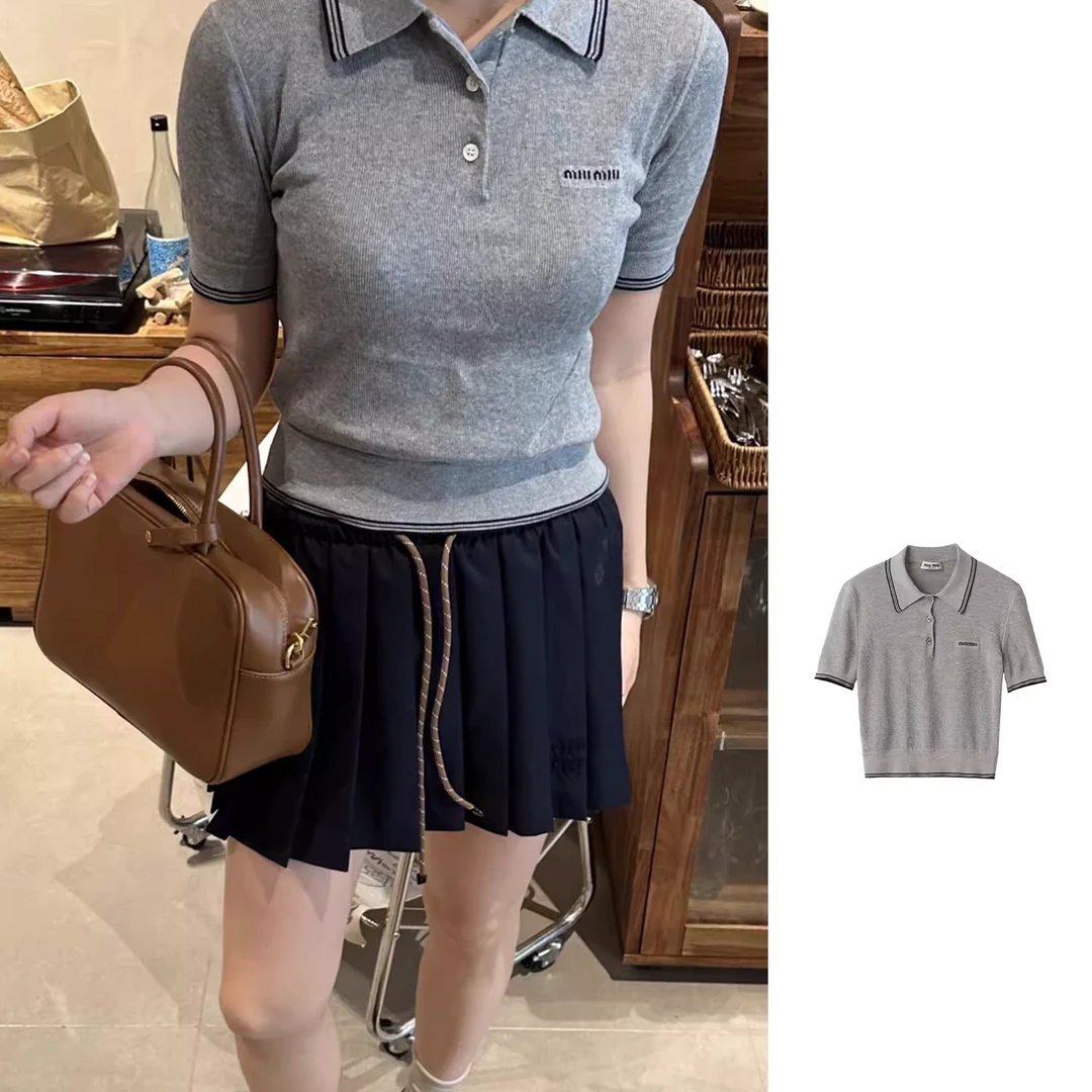 全新未使用 MIU MIU/缪缪 灰色针织徽标短袖POLO衫