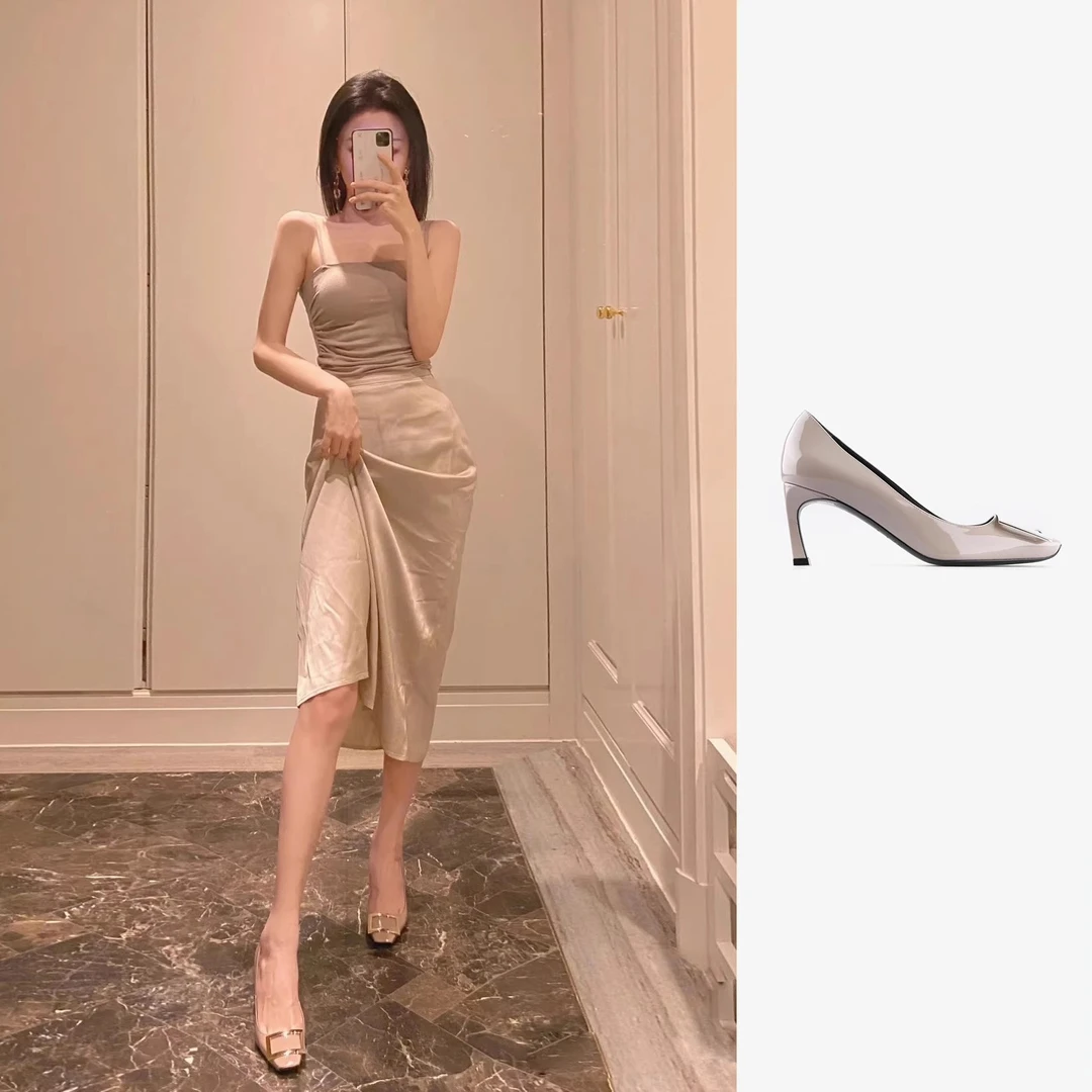 全新未使用 Roger Vivier/罗杰·维威耶 中跟方扣鞋 RVW40015280