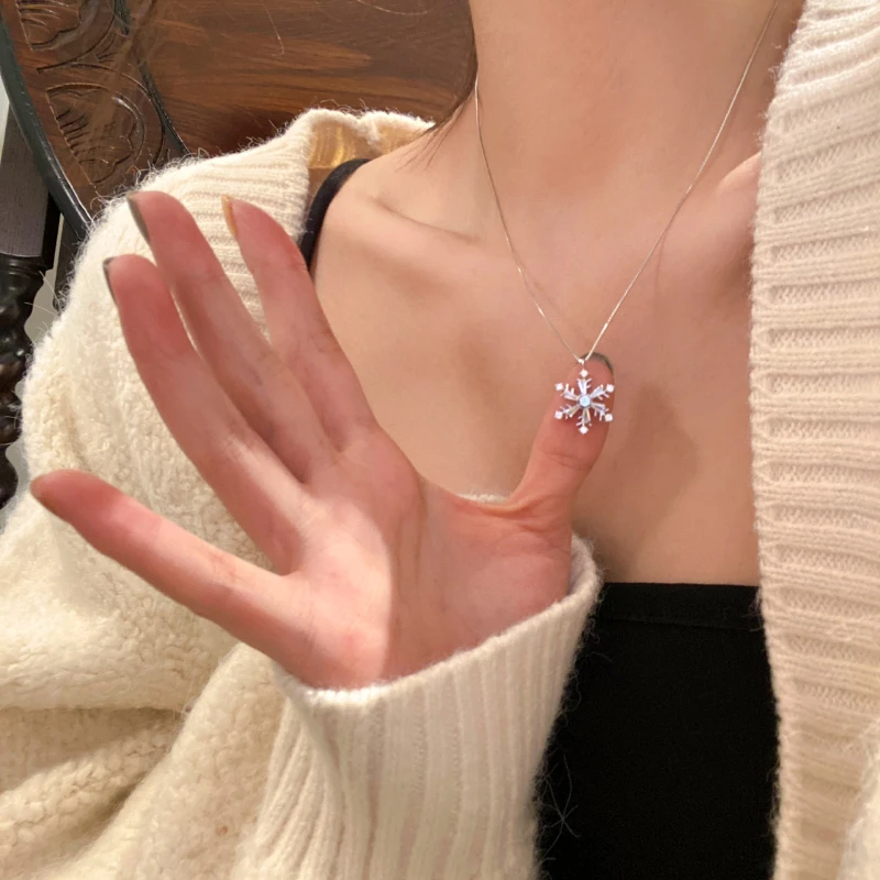 铜合金项链 2503 轻奢高级感可旋转雪花项链女秋冬毛衣链