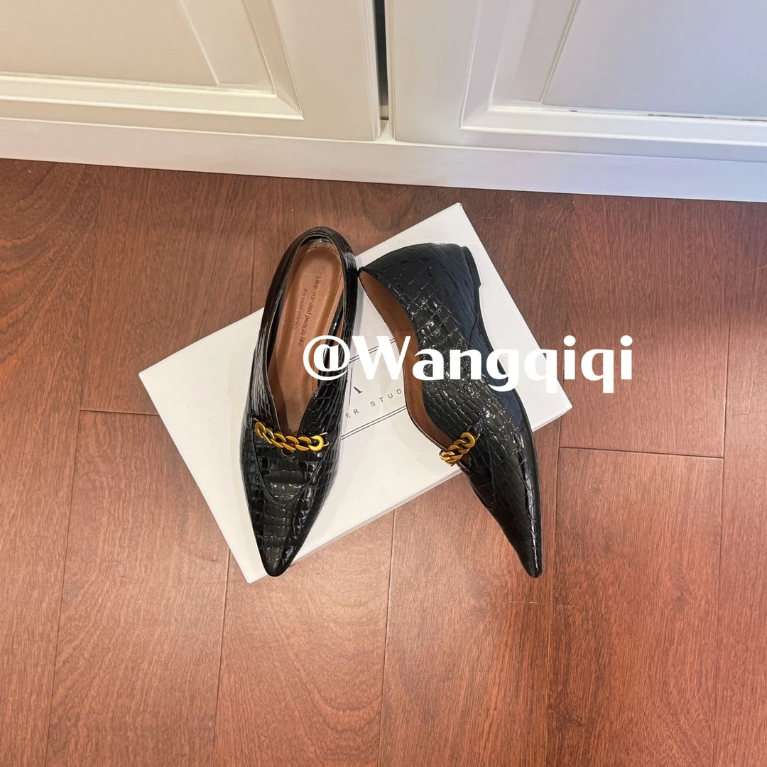 王七七 | 英伦风尖头内增高气质单鞋