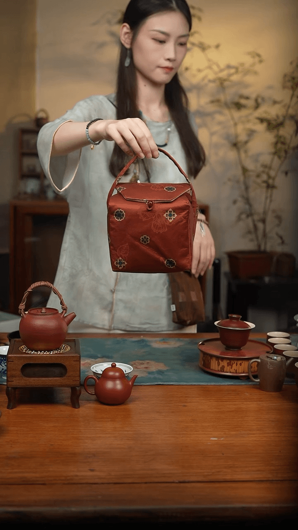 【闪购商品】杯红色宝相花收纳包