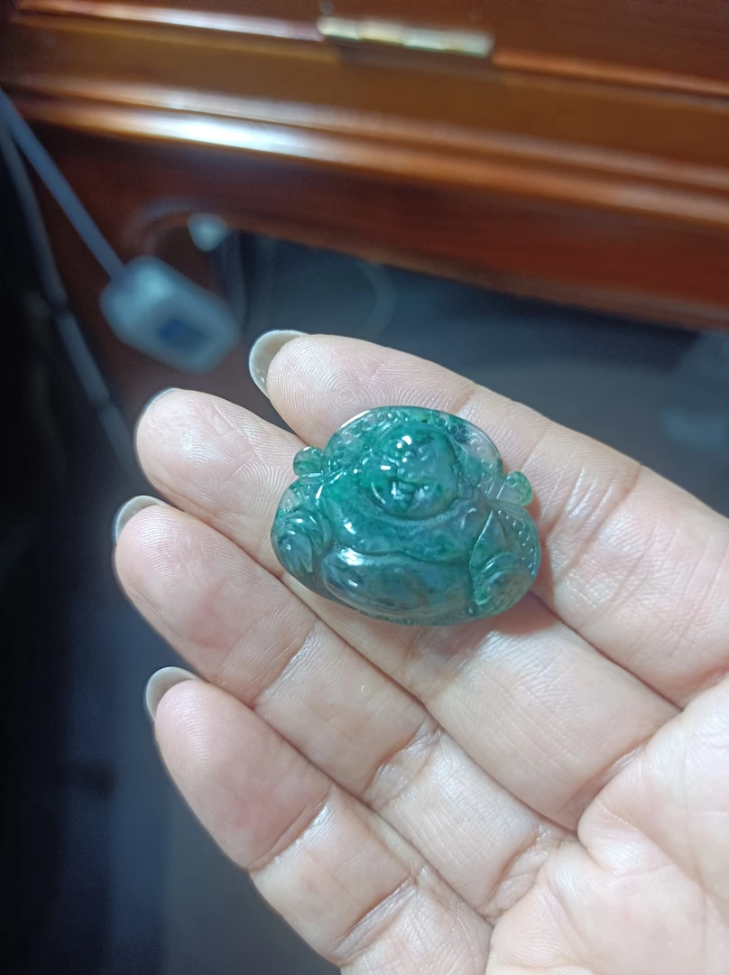 独山玉精美天蓝佛