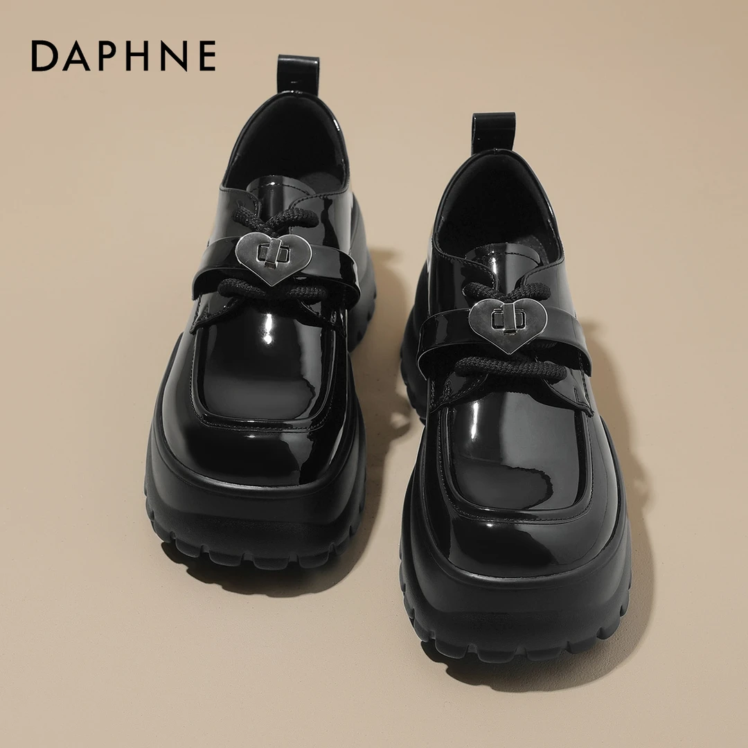 达芙妮锁扣系带小皮鞋女2025秋冬新款圆头百搭松糕厚底日系jk单鞋