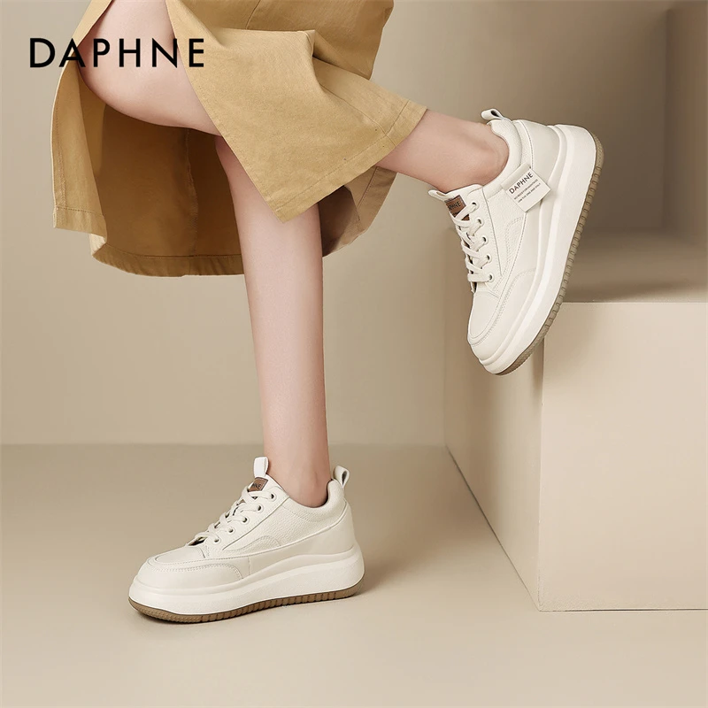 达芙妮小白鞋女秋季2025新款超火爆款松糕厚底增高休闲运动板鞋潮